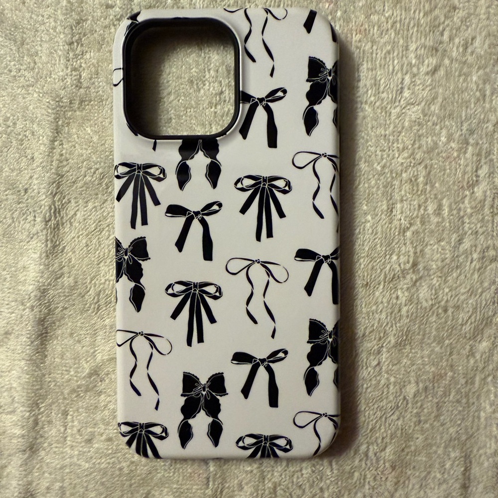 Stylish Black and White Bow Pattern Phone Case